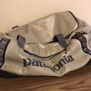 Patagonia black hole duffel
